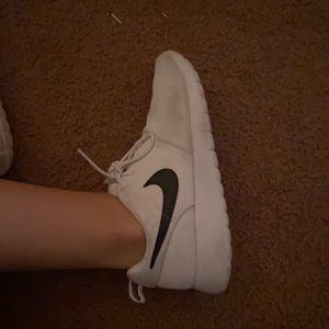 nike white running shoes size 5.5